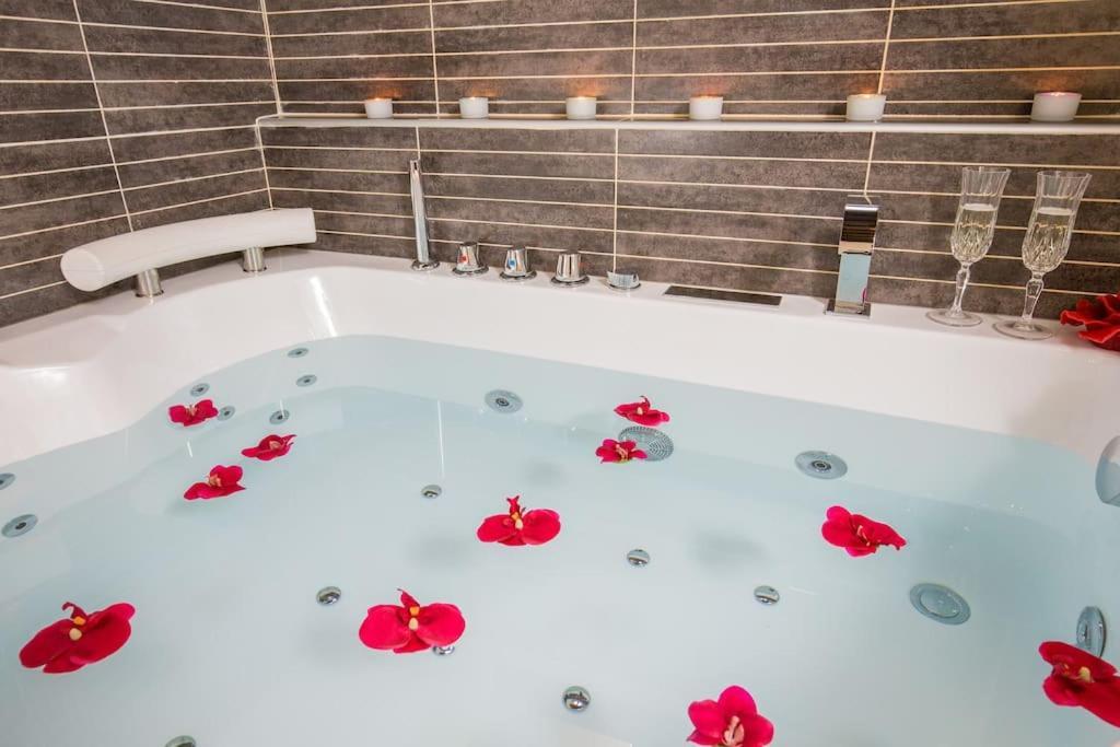 Lägenhet Girolamo's Jacuzzi Place